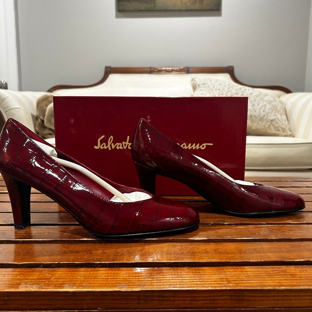 Vintage Salvatore‎ Ferragamo Guam Red Croc Embossed Patent Leather Pumps 8B